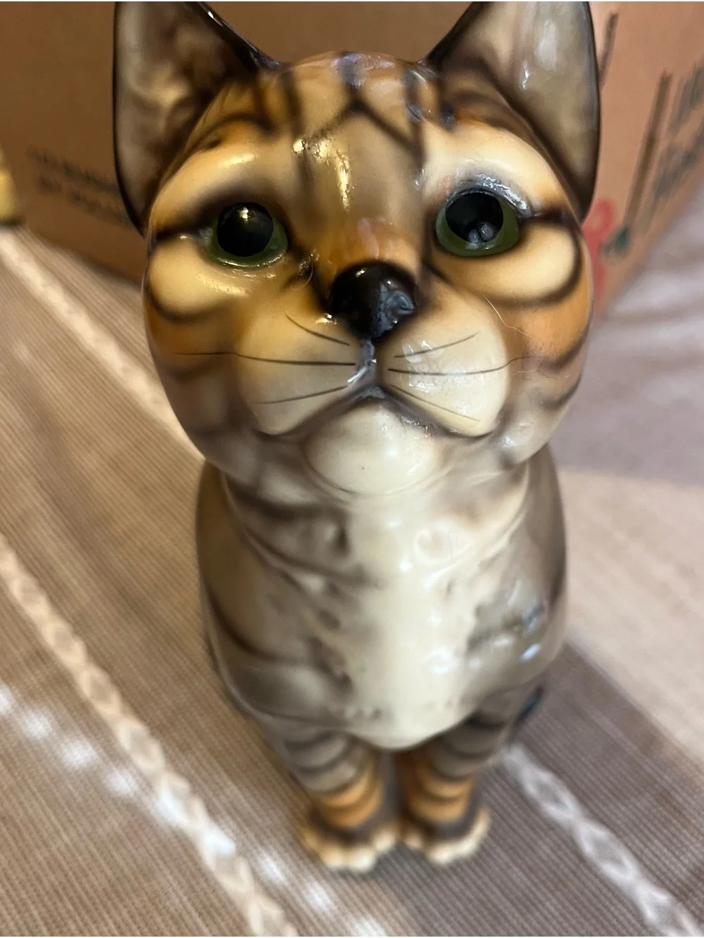 Vintage-Harvey Knox Tabby Cat Figurine - Brown/Beige Decorative Pet Statue